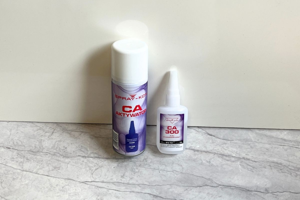CA 300 – Klej cyjanoakrylowy 50g + aktywator SPRAY-KON