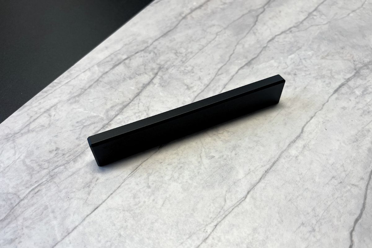 Uchwyt plastikowy UF-128 czarny Akces-plast - obrazek 3