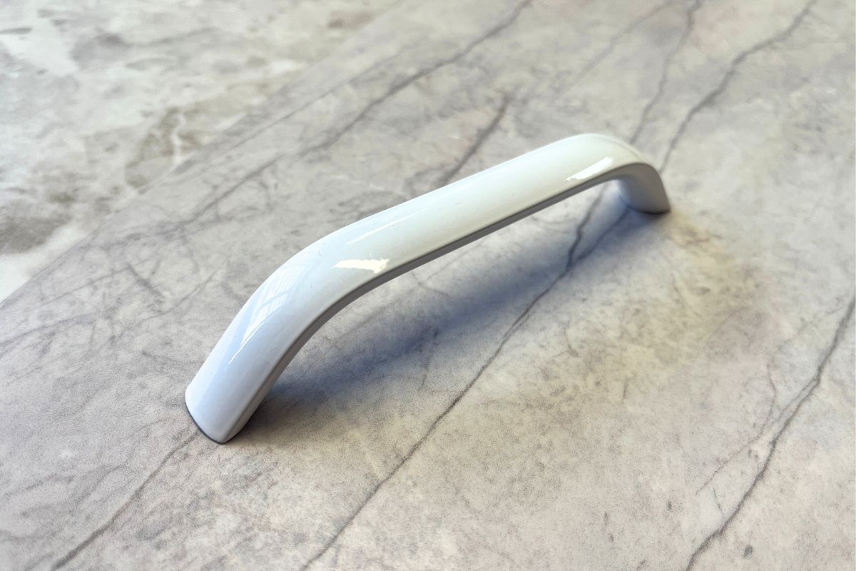 Uchwyt meblowy U0616 biały l-128 DOMINO