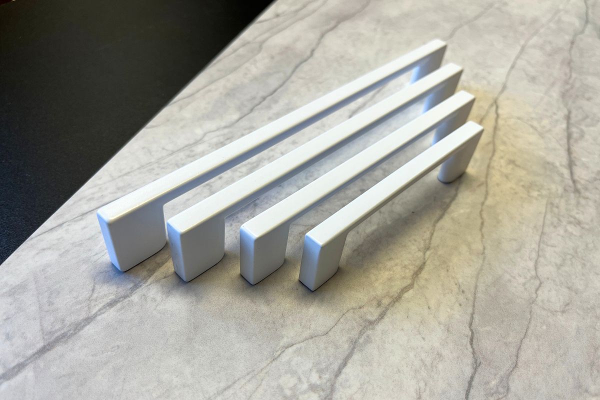 Uchwyt meblowy 2576 biały mat SCHWINN