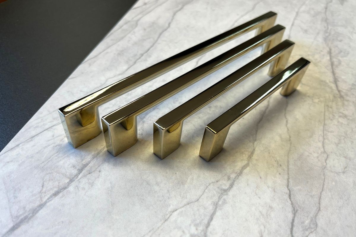 Uchwyt meblowy 2576 złoty SCHWINN