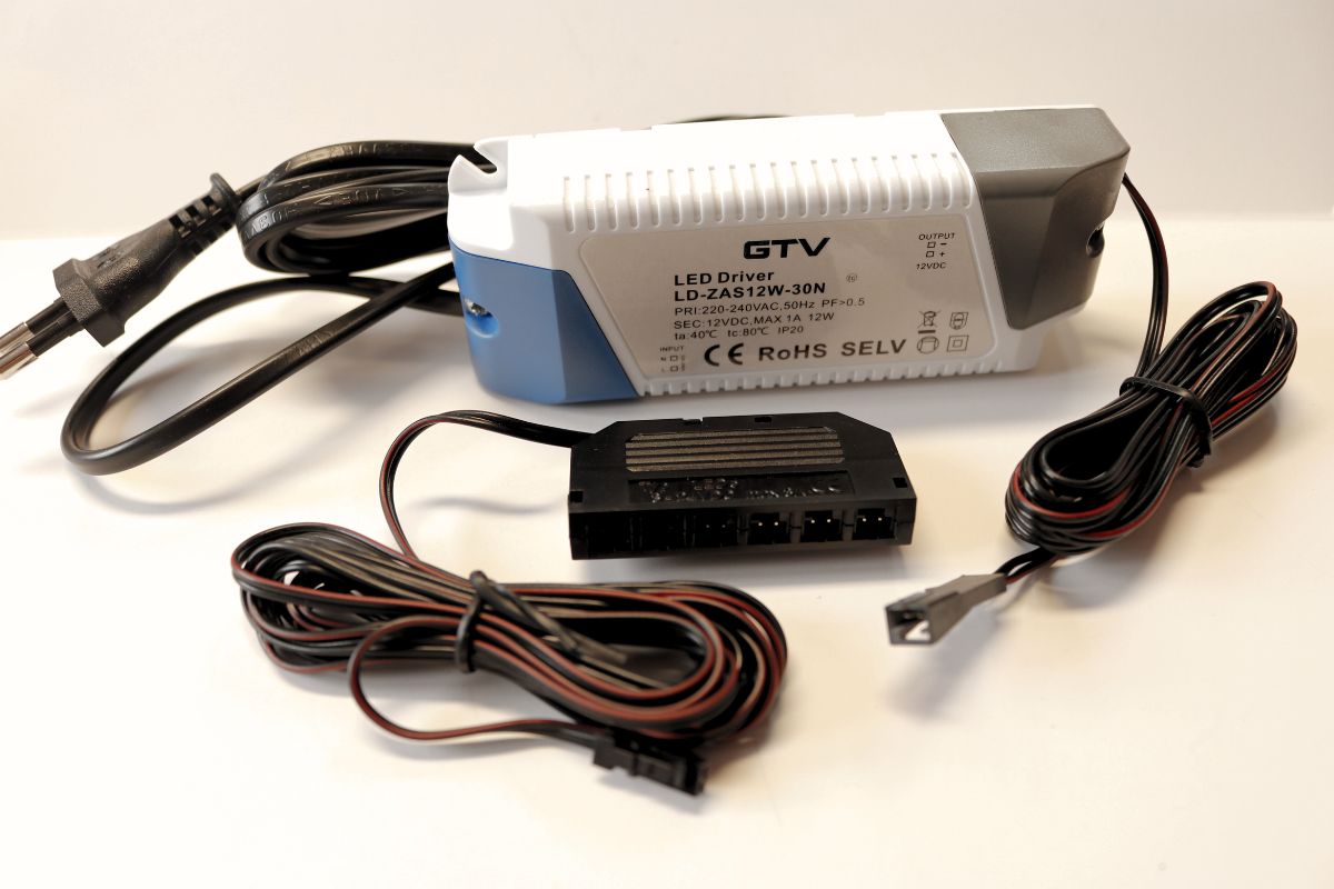 Zestaw zasilający z przewodem 12W+ złączka